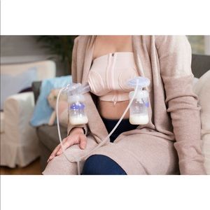 Hands Free Pumping Bra